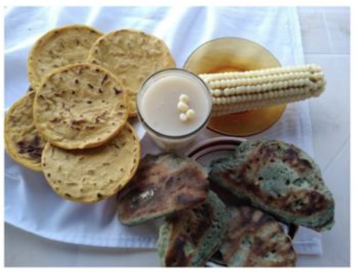 Traditional dish at the gastronomic festival (Bebida de Elote, Tascales, Tortilla de maís, Elote) (Santa María Xalapán, 2020, AMISMAXAJ).