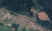 Present-day Filattiera. Indicated on the left is the church of Santo Stefano di Sorano, where the Sorano stelae were found. On the right, atop the hill, the church of San Giorgio, where Leodegar’s tombstone is currently preserved. Image by Rocío Suárez Vallejo, made with Google Earth Online.
